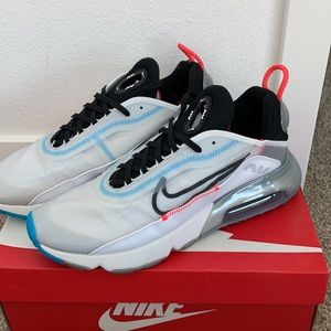 NIKE AIR MAX 2090 SIZE 10.5 (USED)